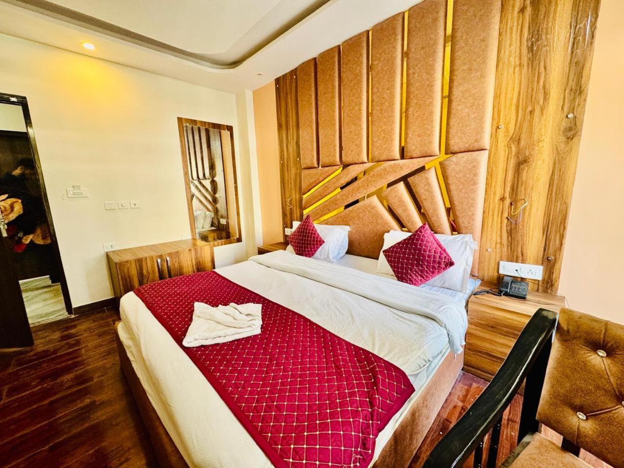 Royal Majestic View Point Lodge Manāli Buitenkant foto