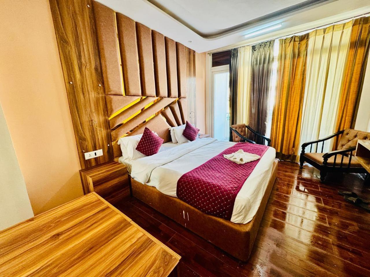Royal Majestic View Point Lodge Manāli Buitenkant foto