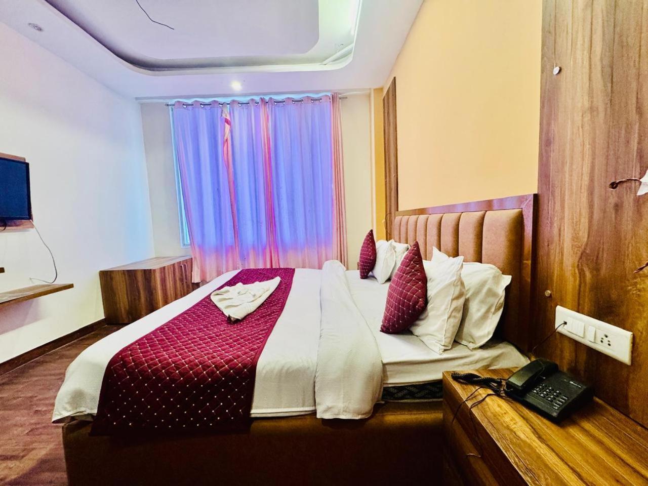 Royal Majestic View Point Lodge Manāli Buitenkant foto